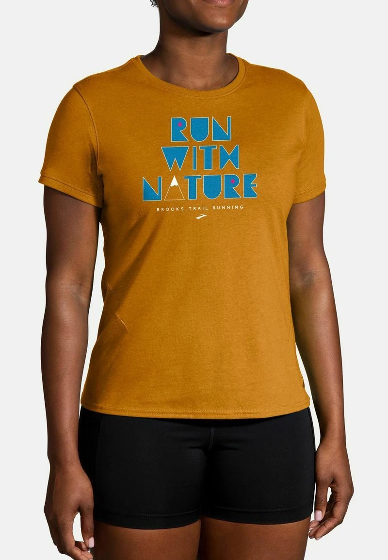 BROOKS DISTANCE SHORT SLEEVE 2.0 - T-Shirt Print - Ochre Run With Nature 5 BROOKS DISTANCE SHORT SLEEVE 2.0 - T-Shirt Print - Ochre Run With Nature – Bild 3
