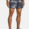 BROOKS SHERPA 5" SHORT - Kurze Sporthose - Concrete Cloud Dye Print -Brooks Verkaufsgeschäft 9408794759c64685b75faf4dcb163c05