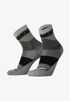 BROOKS HIGH POINT CREW - Sportsocken - Asphalt Black -Brooks Verkaufsgeschäft a29c1dca30284d4c9a1ff1d46a9098eb 1
