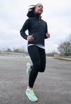 BROOKS CANOPY - Softshelljacke - Black -Brooks Verkaufsgeschäft b6e7b6b421c7480095c165e02590078c