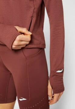 BROOKS Notch Thermal Long Sleeve 2.0 - Langarmshirt - Run Raisin -Brooks Verkaufsgeschäft e12cb3498f864a5790fae138772355bc