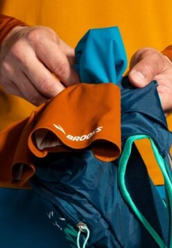 BROOKS HIGH POINT WATERPROOF JACKET - Regenjacke / Wasserabweisende Jacke - Pacific Hazelwood Ochre -Brooks Verkaufsgeschäft e989fcf7c2704264bc6b3ed9d5344b0e