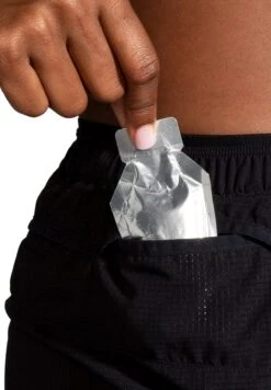 BROOKS Kurze Sporthose - Black 11 BROOKS Kurze Sporthose - Black -Brooks Verkaufsgeschäft ee7cccf588a04196926a476e97e8a66d